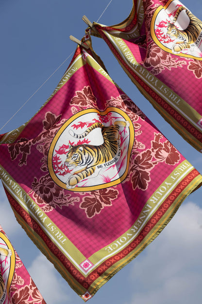 Pañoleta “Be Flexible in Life” – 65 x 65 cm