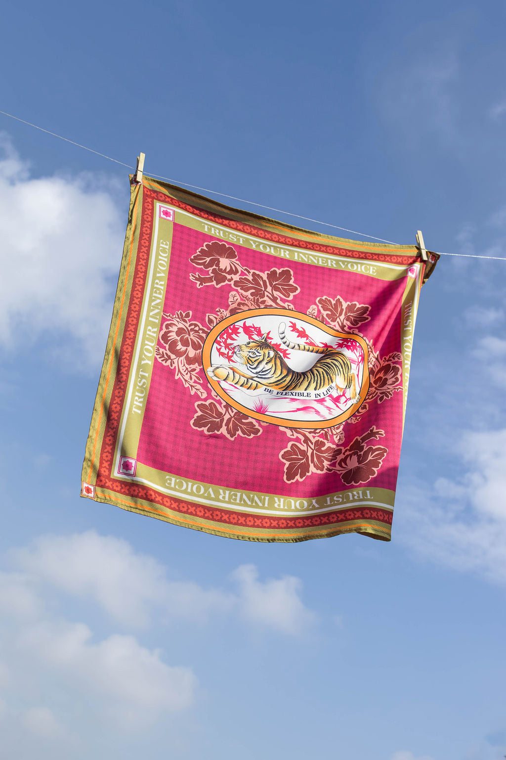 Pañoleta “Be Flexible in Life” – 65 x 65 cm