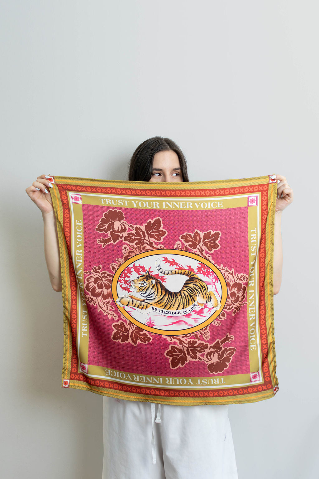 Pañoleta “Be Flexible in Life” – 65 x 65 cm